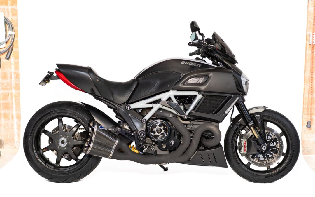 2015 DUCATI DIAVEL CARBON